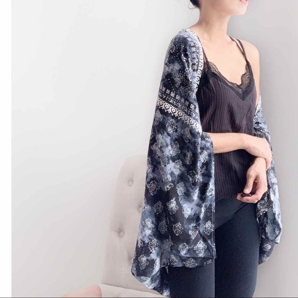 BOHO BATIK TIE DYE WITH BATWING SLEEVES CAPE KIMONO - Picture 2 of 7